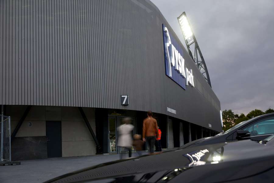 Charakteristisches Stadion der architektonischen Extraklasse, Ansvej 108, 8600 Silkeborg